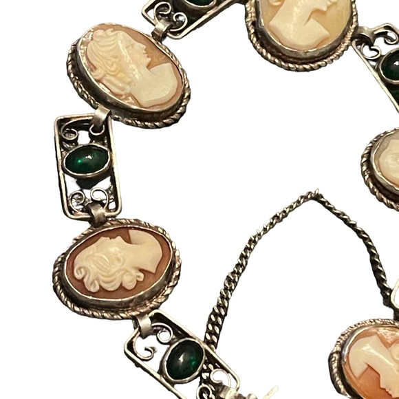 Stunning vintage 800  silver antique hand carved shell cameo link bracelet - Picture 2 of 10